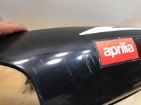 Aprilia Sr 50 Használt Ülésalatti idom (Karcok vannak rajta) Fekete