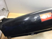 Aprilia Sr 50 Használt Ülésalatti idom (Karcok vannak rajta) Fekete