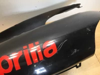 Aprilia Sr 50 Használt Ülésalatti idom (Karcok vannak rajta.)  Fekete ( Kör Sr )