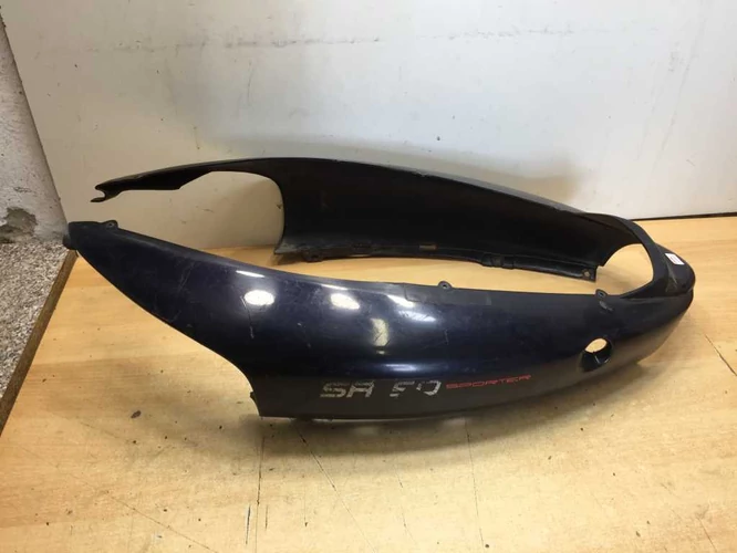 Aprilia Sr 50 Használt Ülésalatti idom (Karcok vannak rajta.)  Sötétkék ( Kör Sr )