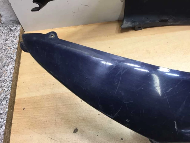 Aprilia Sr 50 Használt Ülésalatti idom (Karcok vannak rajta.)  Sötétkék ( Kör Sr )