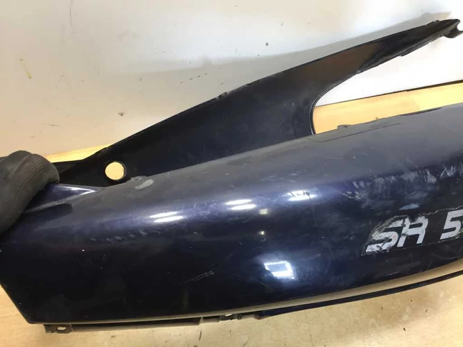 Aprilia Sr 50 Használt Ülésalatti idom (Karcok vannak rajta.)  Sötétkék ( Kör Sr )