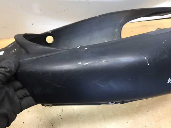 Aprilia Sr 50 Használt Ülésalatti idom (Karcok vannak rajta.)  Fekete ( Kör Sr )