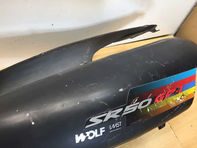 Aprilia Sr 50 Használt Ülésalatti idom (Karcok vannak rajta.)  Fekete ( Kör Sr )