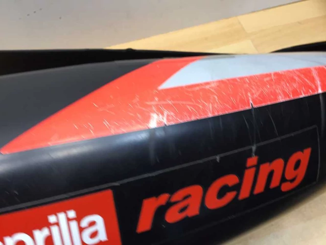 Aprilia Sr 50 Használt Ülésalatti Idom (Karcok Vannak Rajta, Festés Hibás) FEKETE
