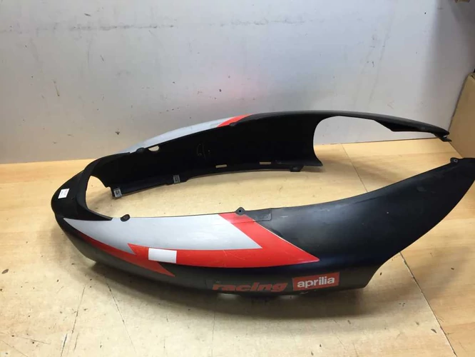 Aprilia Sr 50 Használt Ülésalatti Idom (Karcok Vannak Rajta, Festés Hibás) FEKETE