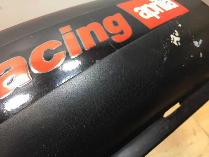 Aprilia Sr 50 Használt Ülésalatti Idom (Karcok Vannak Rajta, Festés Hibás) FEKETE