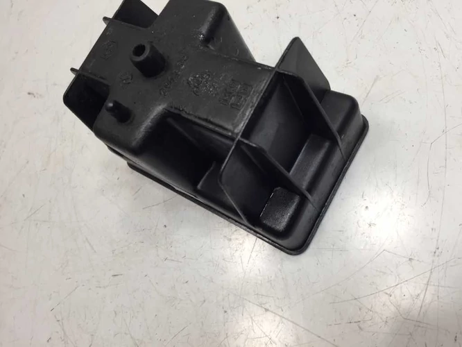 Gilera Runner 50 használt akkumulátor tartó 