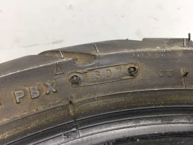 Használt gumi (130/60-13), IRC MB99, Dot 1307, Profilmélységé: 2,5mm