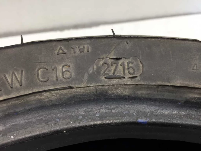 Használt gumi (130/60-13), Sava, Dot 2715, Profilmélységé: 3mm