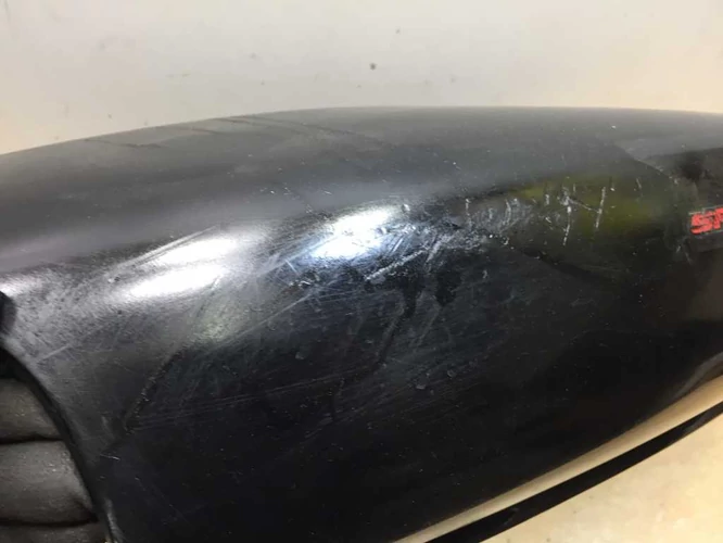 Aprilia Sr 50 Használt Ülésalatti Idom (Karcos, csúszott) Kör Sr (Fekete)