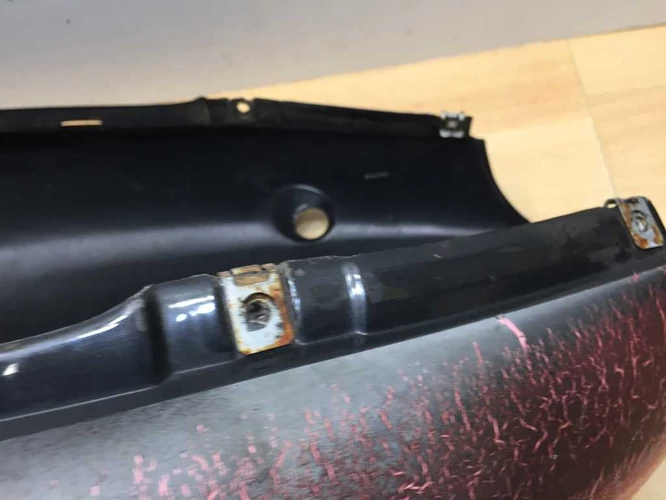 Aprilia Sr 50 Használt Ülésalatti Idom (Karcos, csúszott) Kör Sr (Fekete)