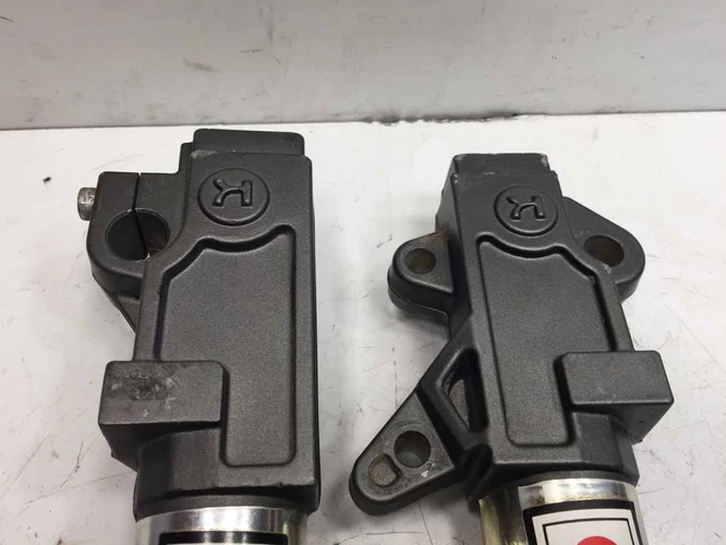 Aprilia Sr 50 Factory Használt Első Teleszkóp Pár Felújított  