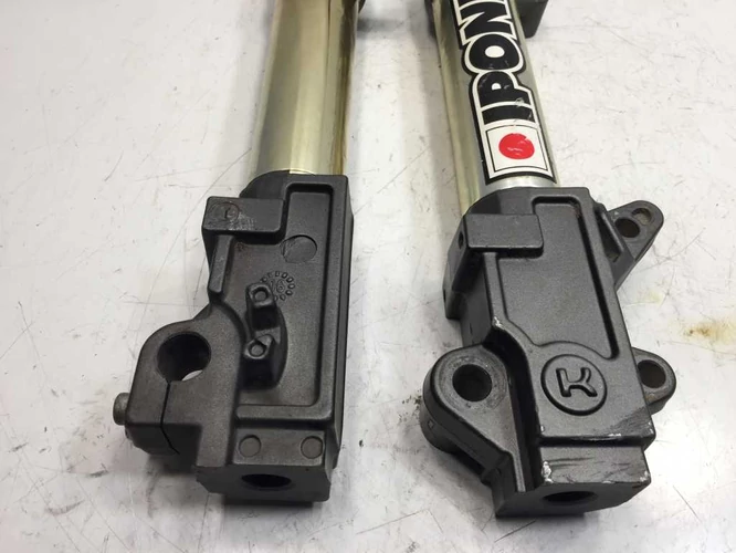 Aprilia Sr 50 Factory Használt Első Teleszkóp Pár Felújított  