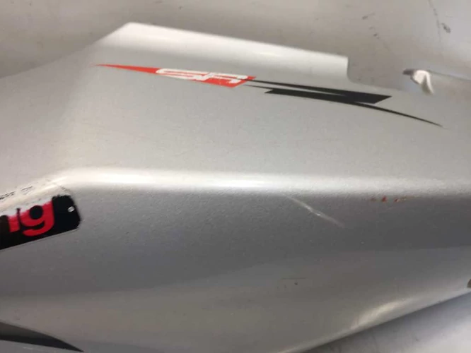 Aprilia Sr 50 factory használt ülésalatti idom bal (Karcos)
