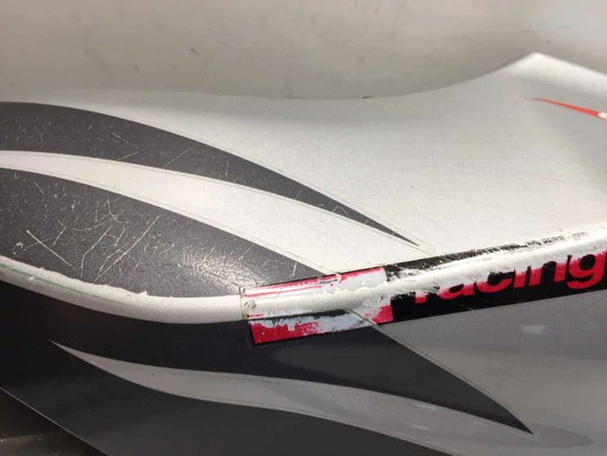 Aprilia Sr 50 factory használt ülésalatti idom bal (Karcos)