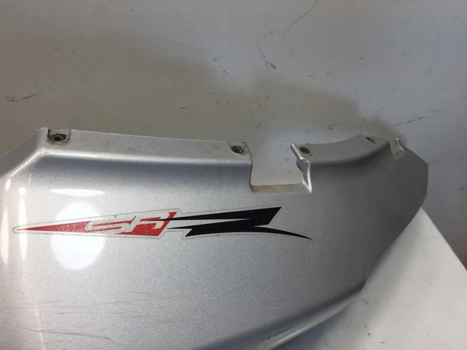 Aprilia Sr 50 factory használt ülésalatti idom bal (Karcos)