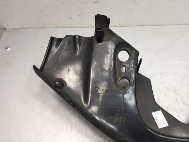 Aprilia Sr 50 Használt Fejidom Alsó (kb. 5 cm törés van rajta. ) 