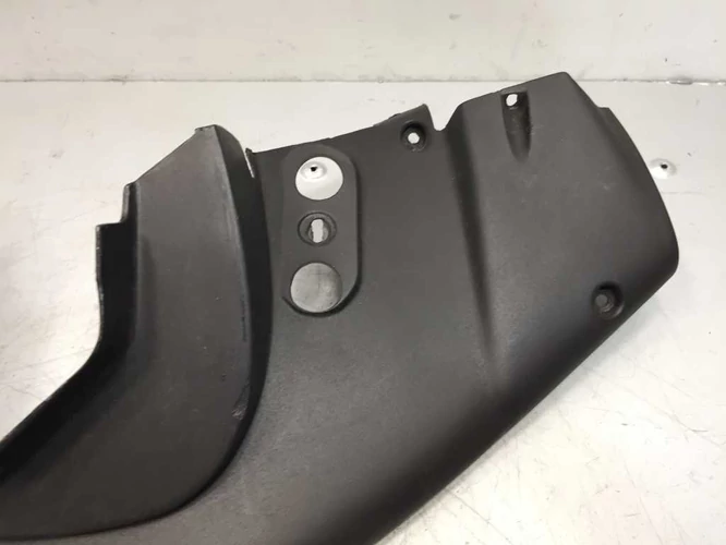 Aprilia Sr 50 Használt Fejidom Alsó (kb. 5 cm törés van rajta. ) 
