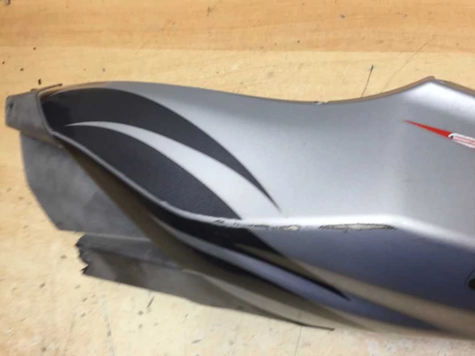 Aprilia Sr 50 Factory Használt Bal Ülésalatti idom ( Karcos )