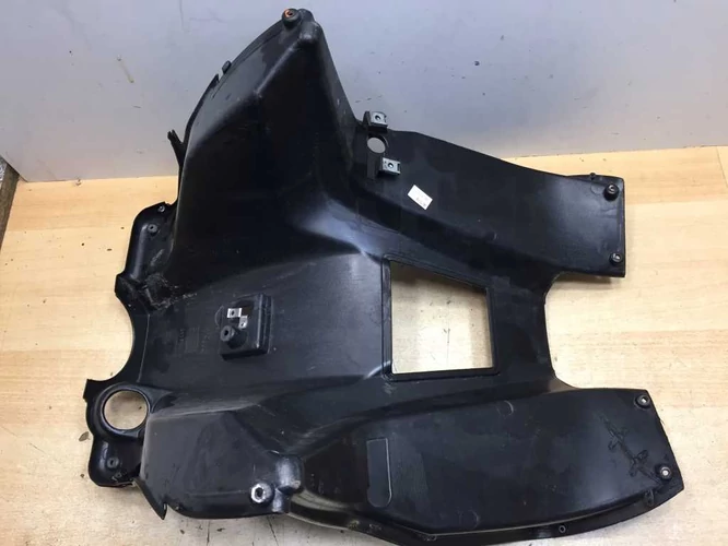 Aprilia Sr 50 Factory Használt Térdidom (Javított jobb oldalt alul )