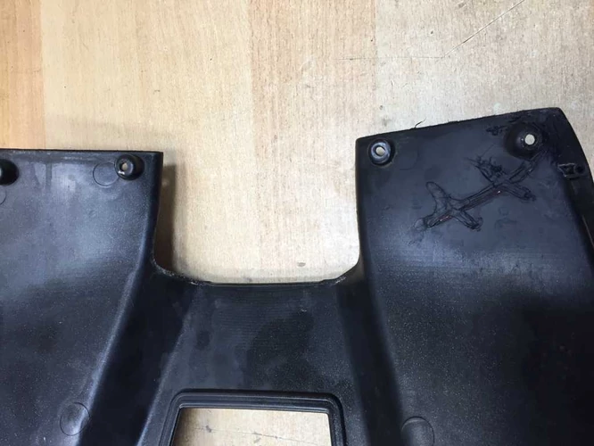 Aprilia Sr 50 Factory Használt Térdidom (Javított jobb oldalt alul )