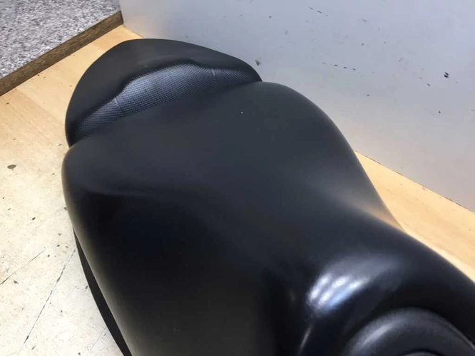 Aprilia Sr 50 Factory Használt Ülés (A púp sarkán kis sérülés )