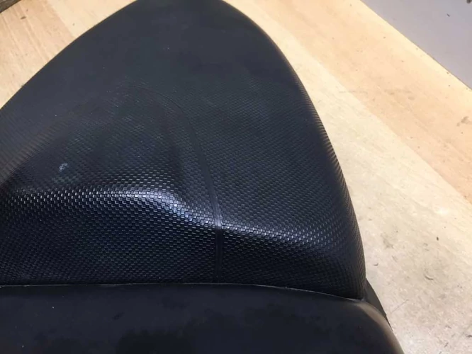 Aprilia Sr 50 Factory Használt Ülés (A púp sarkán kis sérülés )