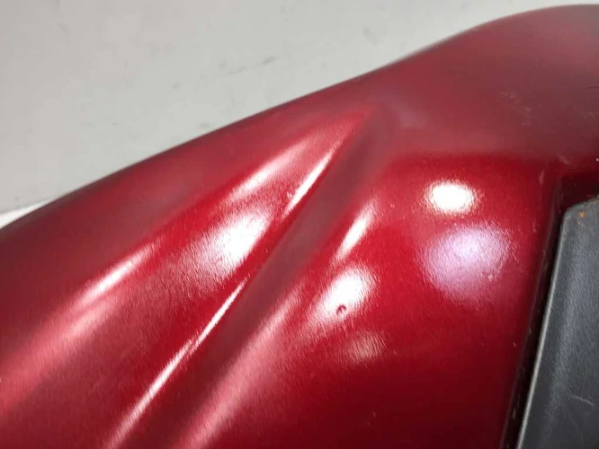 Aprilia Sr 50 Factory Használt Jobb Ülésalatti Idom (Karcok Vannak Rajta, Házilag Festve) Bordó