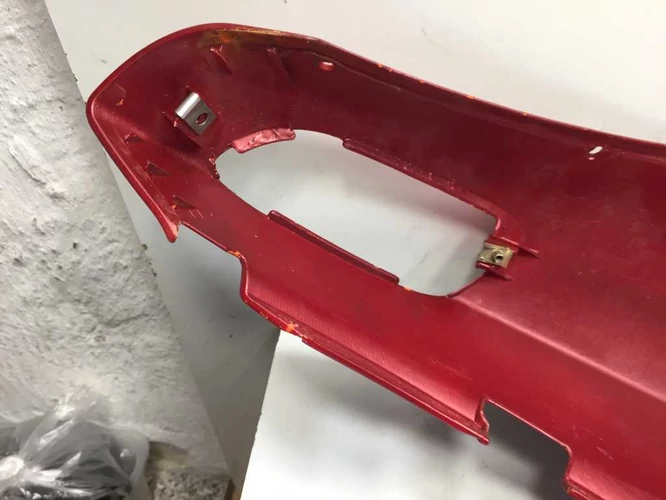 Aprilia Sr 50 Factory Használt Jobb Ülésalatti Idom (Karcok Vannak Rajta, Házilag Festve) Bordó