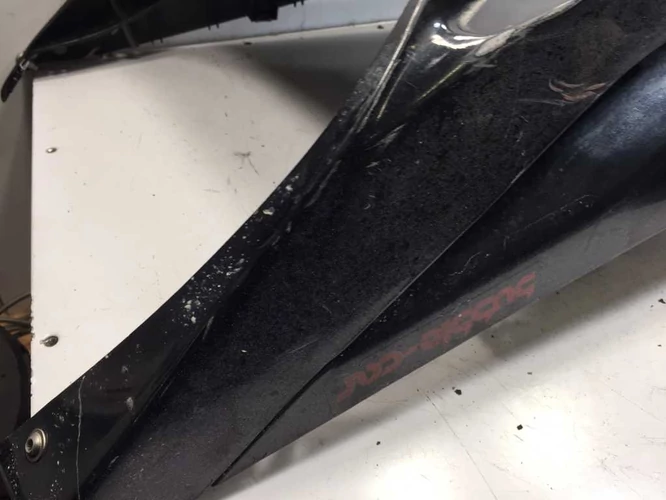 Aprilia Sr 50 Használt Hasidom ( Minarelli ) , (Karcos, Sérült, Házilag Festett  ) Fekete
