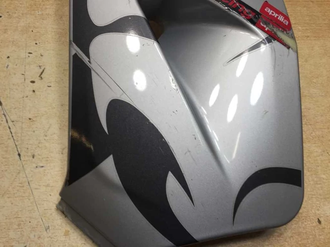 Aprilia Sr 50 Factory Használt Bal Orridom (Csúszott, karcos, 2db fül javított, kb. 2cm törés van rajta.)