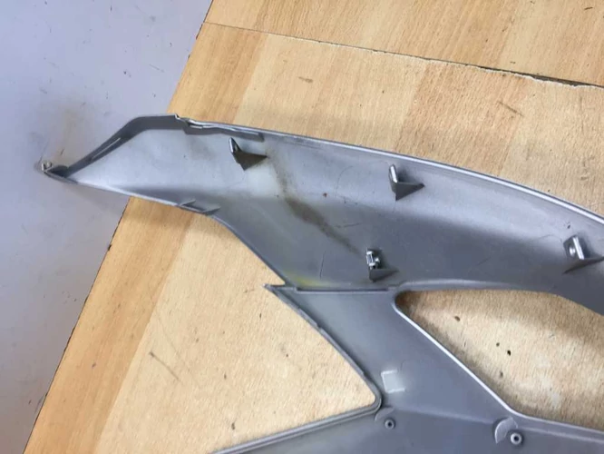 Aprilia Sr 50 Factory Használt Bal Orridom (Csúszott, karcos, 2db fül javított, kb. 2cm törés van rajta.)