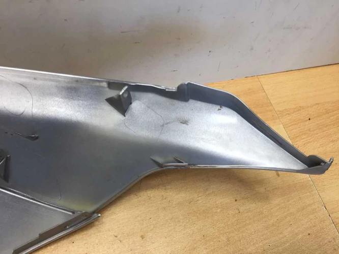 Aprilia Sr 50 Factory Jobb Orridom (Csúszott, karcos, 2 db fül javított )