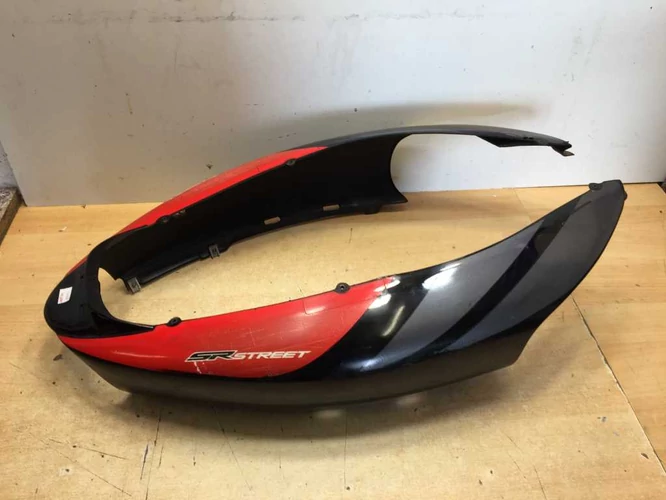 Aprilia Sr 50 Használt Ülésalatti Idom (Karcok Vannak Rajta) Fekete