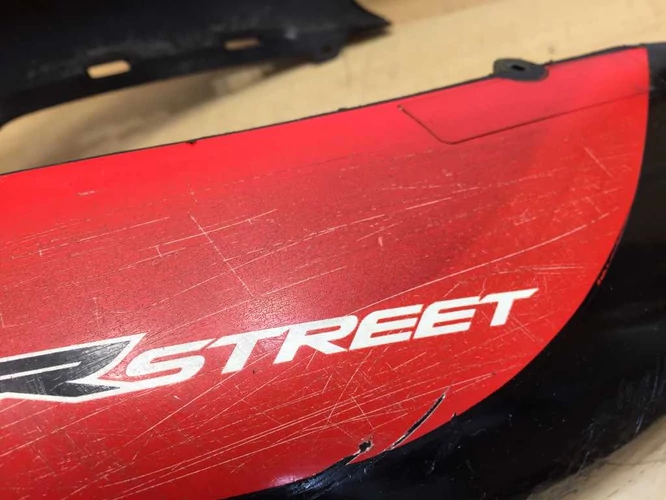 Aprilia Sr 50 Használt Ülésalatti Idom (Karcok Vannak Rajta) Fekete