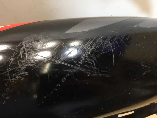 Aprilia Sr 50 Használt Ülésalatti Idom (Karcok Vannak Rajta) Fekete