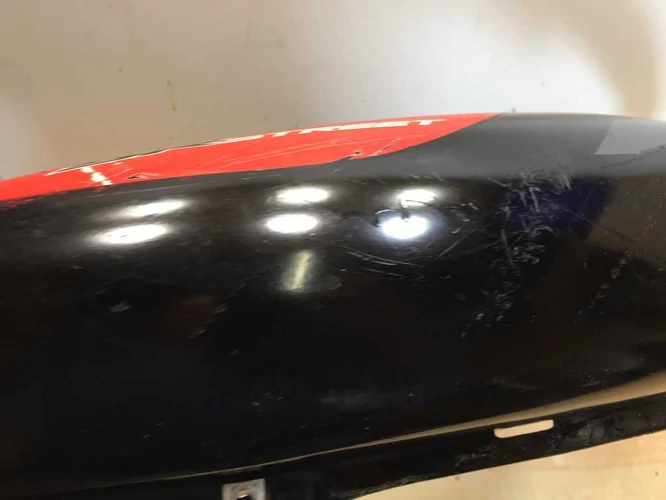 Aprilia Sr 50 Használt Ülésalatti Idom (Karcok Vannak Rajta) Fekete