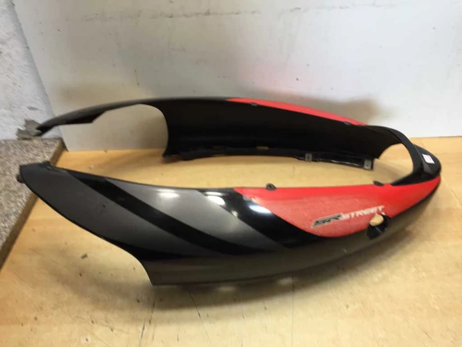 Aprilia Sr 50 Használt Ülésalatti Idom (Karcok Vannak Rajta) Fekete