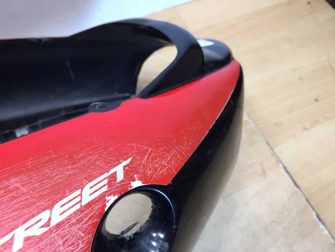 Aprilia Sr 50 Használt Ülésalatti Idom (Karcok Vannak Rajta) Fekete