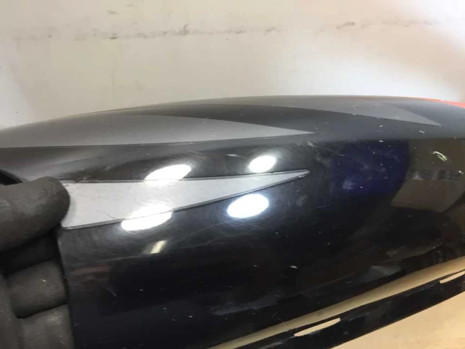 Aprilia Sr 50 Használt Ülésalatti Idom (Karcok Vannak Rajta) Fekete