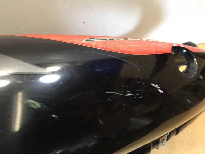 Aprilia Sr 50 Használt Ülésalatti Idom (Karcok Vannak Rajta) Fekete