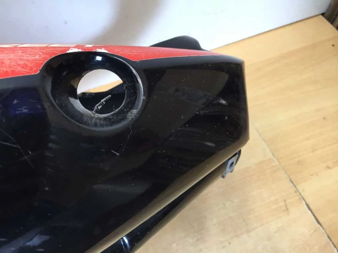 Aprilia Sr 50 Használt Ülésalatti Idom (Karcok Vannak Rajta) Fekete