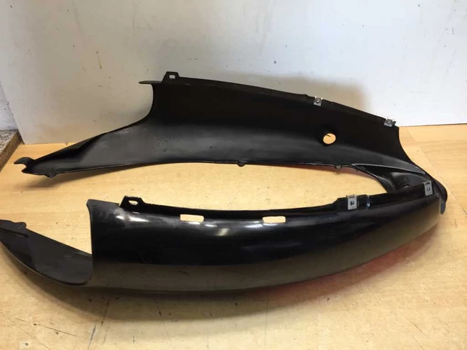 Aprilia Sr 50 Használt Ülésalatti Idom (Karcok Vannak Rajta) Fekete