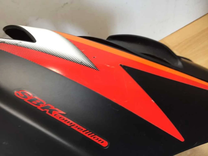Aprilia Sr 50 Használt Orridom, Első Idom (Karcok vannak rajta, 1 db fülből Kb. 1 cm hiányzik ) Kör Sr