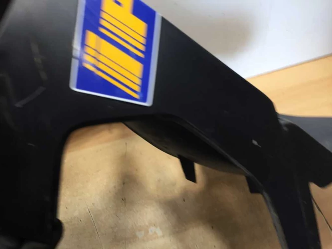 Aprilia Sr 50 Használt Orridom, Első Idom (Karcok vannak rajta, 1 db fülből Kb. 1 cm hiányzik ) Kör Sr