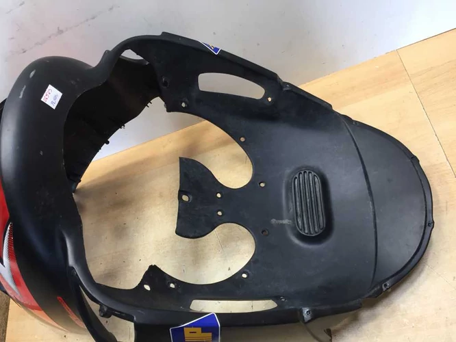 Aprilia Sr 50 Használt Orridom, Első Idom (Karcok vannak rajta, 1 db fülből Kb. 1 cm hiányzik ) Kör Sr
