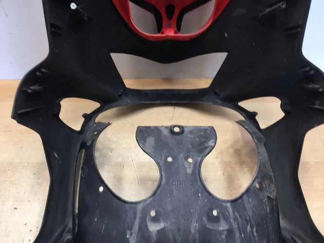 Aprilia Sr 50 Használt Orridom, Első Idom (Karcok vannak rajta, 1 db fülből Kb. 1 cm hiányzik ) Kör Sr