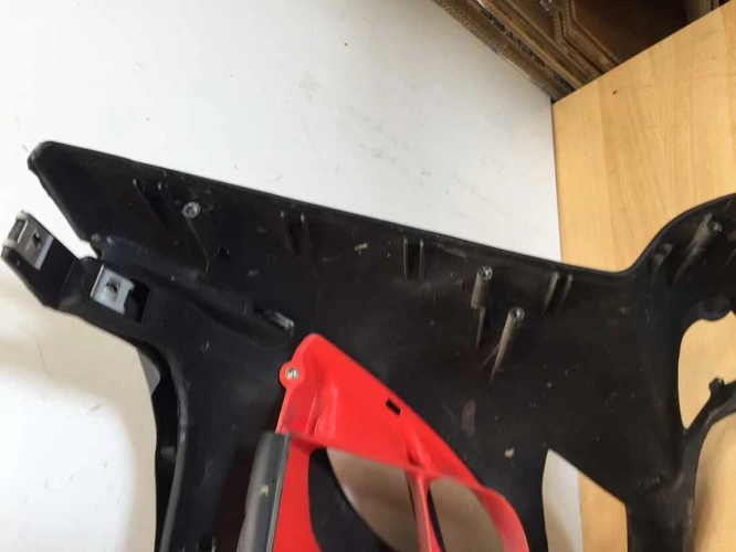 Aprilia Sr 50 Használt Orridom, Első Idom (Karcok vannak rajta, 1 db fülből Kb. 1 cm hiányzik ) Kör Sr