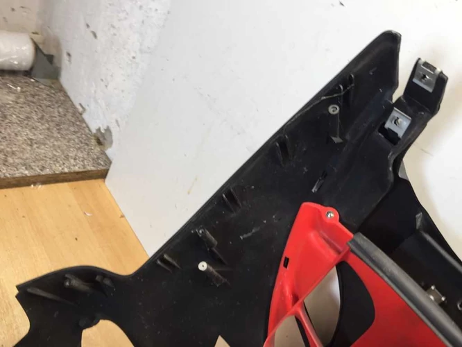 Aprilia Sr 50 Használt Orridom, Első Idom (Karcok vannak rajta, 1 db fülből Kb. 1 cm hiányzik ) Kör Sr